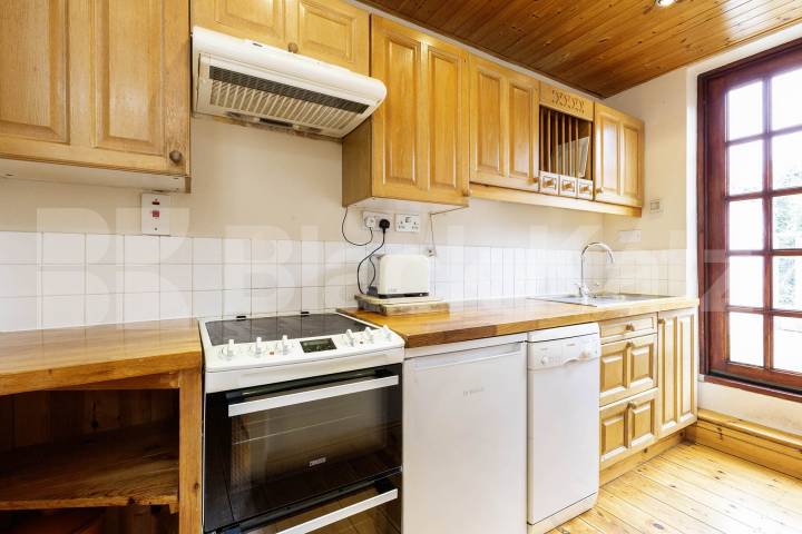 Top floor 1 bedroom with exposed brick and private roof terrace Hillfield Avenue, Crouch End / Hornsey